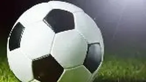 库巴西：末段10分钟遗憾；进球深情吻队徽，爱意浓厚至极。